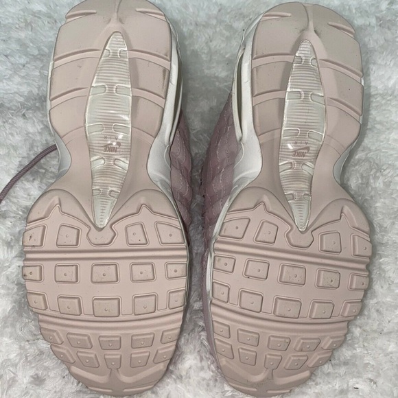 Women’s Nike Air Max 95 Premium ‘BARELY ROSE’ - Picture 4 of 6